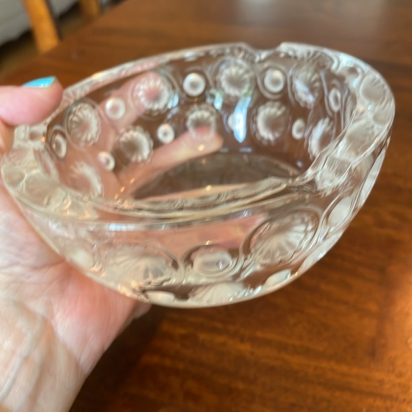 VINTAGE LALIQUE CRYSTAL SEASHELL & DOTS ASHTRAY - Picture 5 of 7